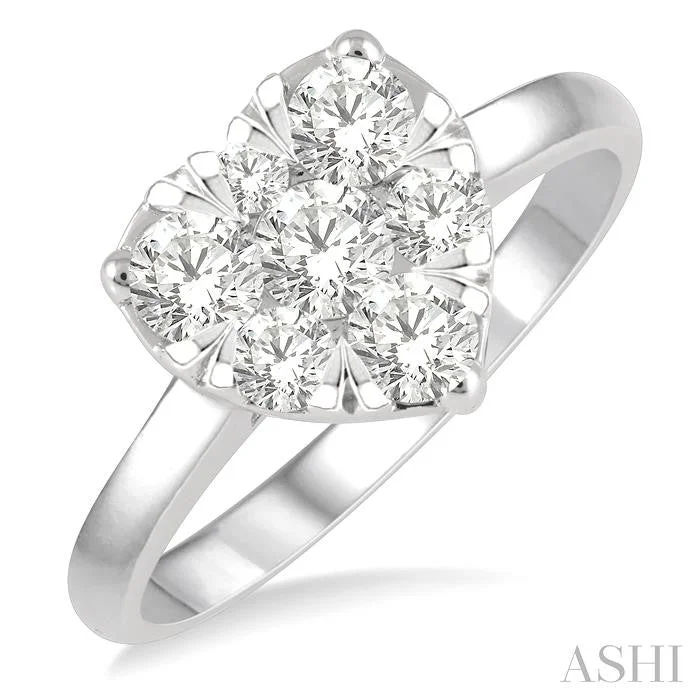 HEART SHAPE LOVEBRIGHT ESSENTIAL DIAMOND ENGAGEMENT RING