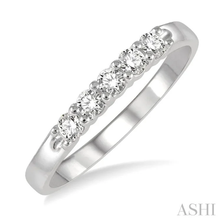 1/4 ctw 5 Stone Round Cut Diamond Wedding Band in 14K White Gold